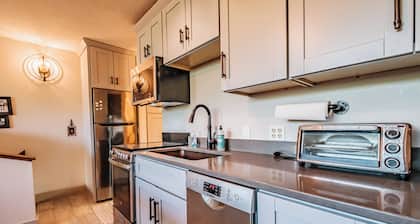 One Bedroom Cascades A-16, beautifully updated, sleeps 6