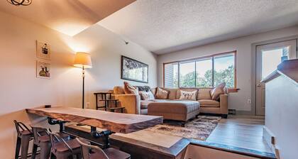 One Bedroom Cascades A-16, beautifully updated, sleeps 6