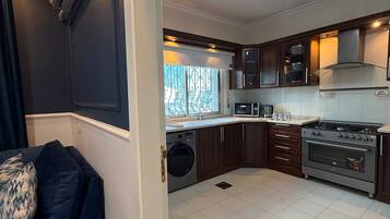 Apartment, 3 Bedrooms, Accessible, Smoking | Interior