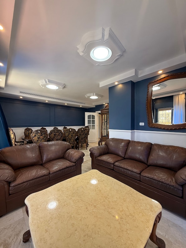 Apartment, 3 Bedrooms, Accessible, Smoking | Living room