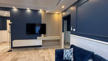 Apartment, 3 Bedrooms, Accessible, Smoking | Living room