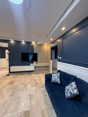 Apartment, 3 Bedrooms, Accessible, Smoking | Living room