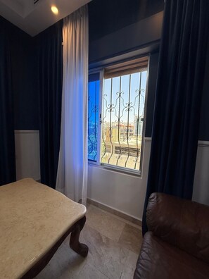 Apartment, 3 Bedrooms, Accessible, Smoking | 3 bedrooms