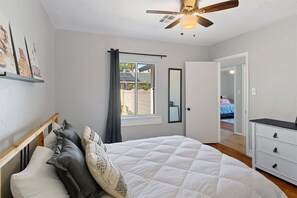 3 makuuhuonetta, silitysrauta/-lauta, Wi-Fi, vuodevaatteet