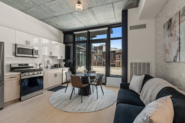 Unclassified image, 1 of 15, button