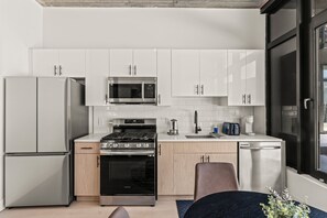 Luokittelematon kuva, 4 kautta 15, painike