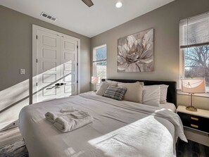 3 soverom, strykejern/-brett, reiseseng for barn og wi-fi