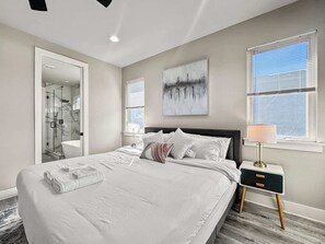 3 makuuhuonetta, silitysrauta/-lauta, vauvan matkasänky, Wi-Fi