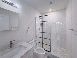 Dusche, Haartrockner, Shampoo