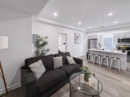 Charming 2BR Sleeps 6 Near Historic Philly Spot