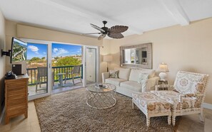 Smart TV, books - 6 Min Walk to Beach + Dining | Pool & Hot Tub (St. Thomas)