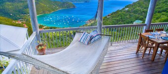 NEW LISTING: Spacious 1 Bedroom Villa, Magnificent Views, 5 Mins To Beaches