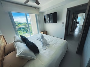 3 bedrooms, iron/ironing board, WiFi, bed sheets