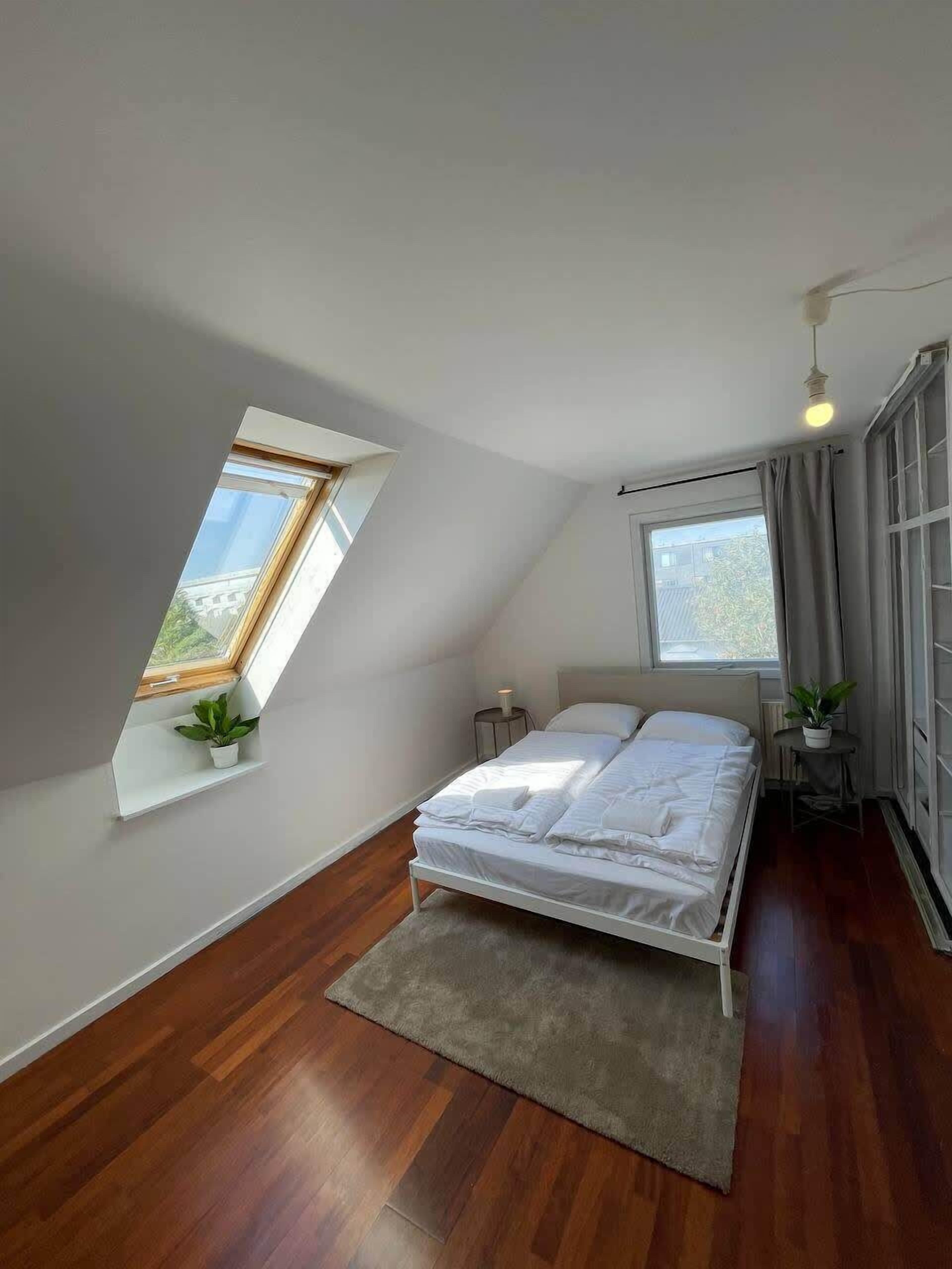 8 soverom, strykejern/-brett, wi-fi og sengetøy