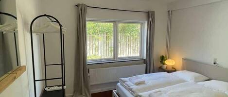 8 bedrooms, iron/ironing board, WiFi, bed sheets