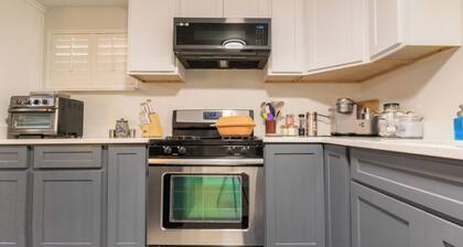 2-Bedroom 5 Points Gem in Central. Close to popular restaurants & hot spots