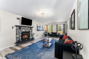 Smart TV, fireplace, video games, table tennis