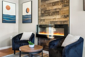 Interior - Enclosed Year-Round Heated IG Pool+Sauna+Hot Tub+Game Room+Theater (Cresco)