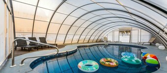 Enclosed Year-Round Heated IG Pool+Sauna+Hot Tub+Game Room+Theater