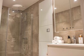 Shower, hair dryer, towels - Modern central in Tromsø - Close to everything (Tromsø)
