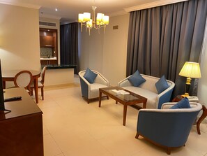 Junior Suite, City View | In-room safe, desk, laptop workspace, blackout drapes - ELITE PARK HOTEL (Jeddah)