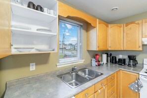 Microwave, oven, stovetop, dishwasher - Cozy and Comfortable 2 Bedroom House (Moncton)