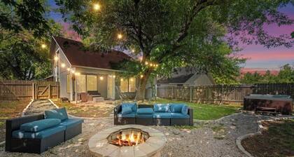 This house is a 3 bedroom(s), 2 bathrooms, located in Austin, TX.
