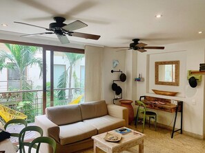 TV, offices - New Cozy 2 Bd in the heart os historical center (Santa Marta)