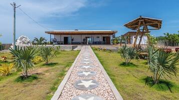 المنشأة من الخارج