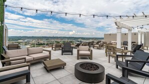 Rooftop terrace - CozySuites at Textile (Cincinnati)