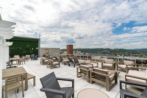 Rooftop terrace - CozySuites at Textile (Cincinnati)