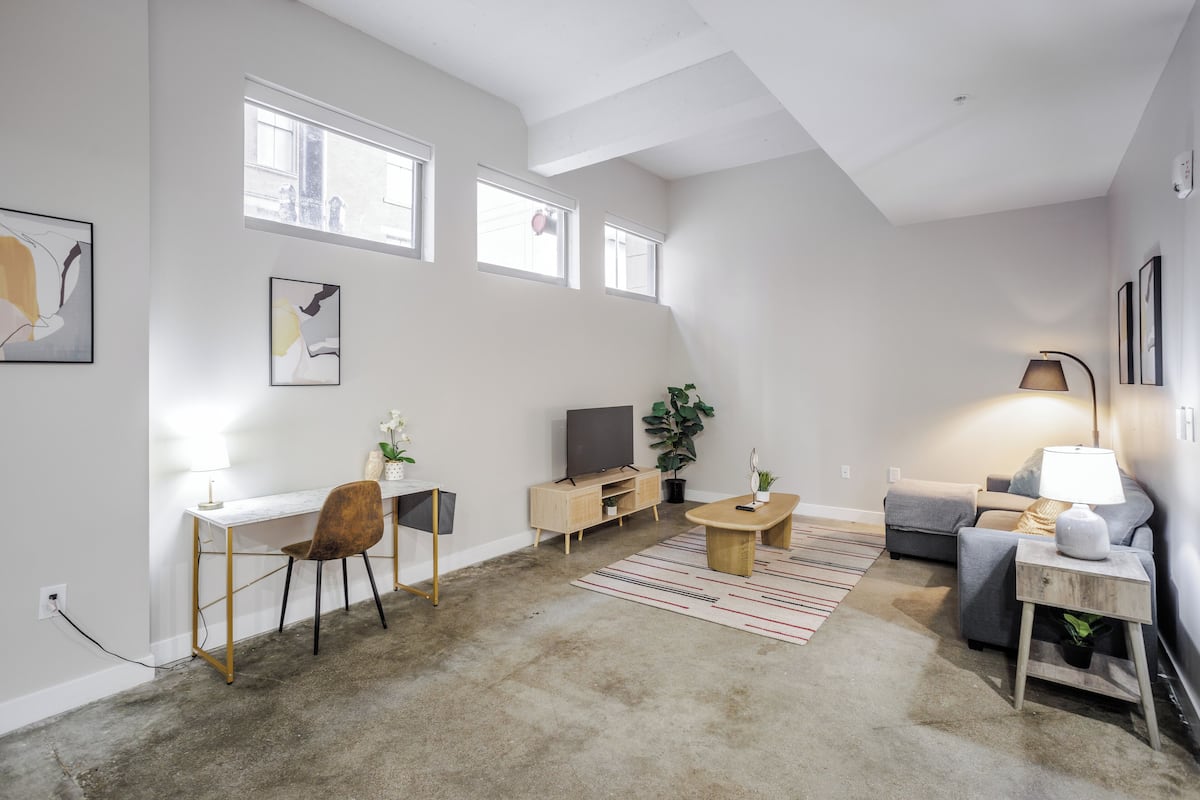 Departamento Deluxe | Escritorio y espacio para trabajar con laptop