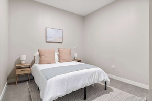 Deluxe Apartment | Desk, laptop workspace, iron/ironing board, free WiFi