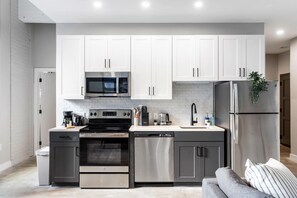 Tủ lạnh, lò vi sóng, lò nướng, bếp nấu 