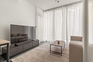 Apartment - Modern 1BR in The Crest With Pool and gym (Dubai)