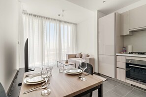 1 bedroom, Internet - Modern 1BR in The Crest With Pool and gym (Dubai)