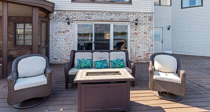 Renovated River Home Hot Tub Sauna Game Room