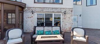 Renovated River Home Hot Tub Sauna Game Room