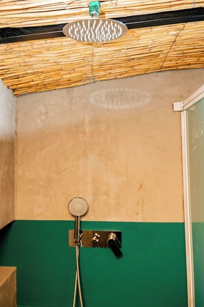 Dusche, Handtücher, Seife, Toilettenpapier