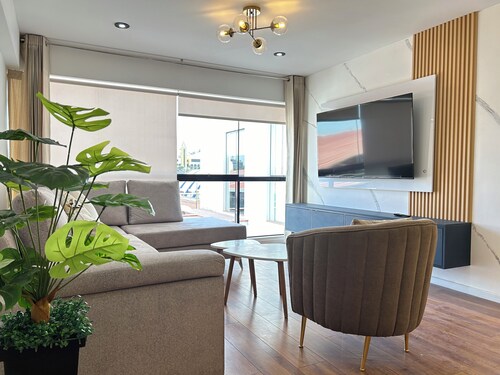 Elegant and Centrally Located Vallecito Apartment