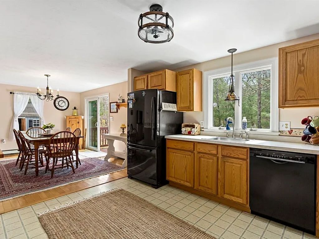 Four à micro-ondes, un four, surface de cuisson, lave-vaisselle