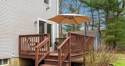 Look no further! Your charming & cozy 2-BR house awaits your stay! Sleeps 6