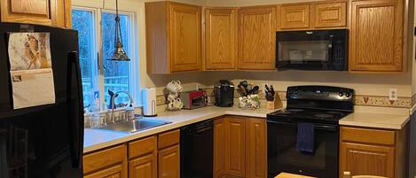 Microondas, horno, parrilla de estufa y lavavajillas