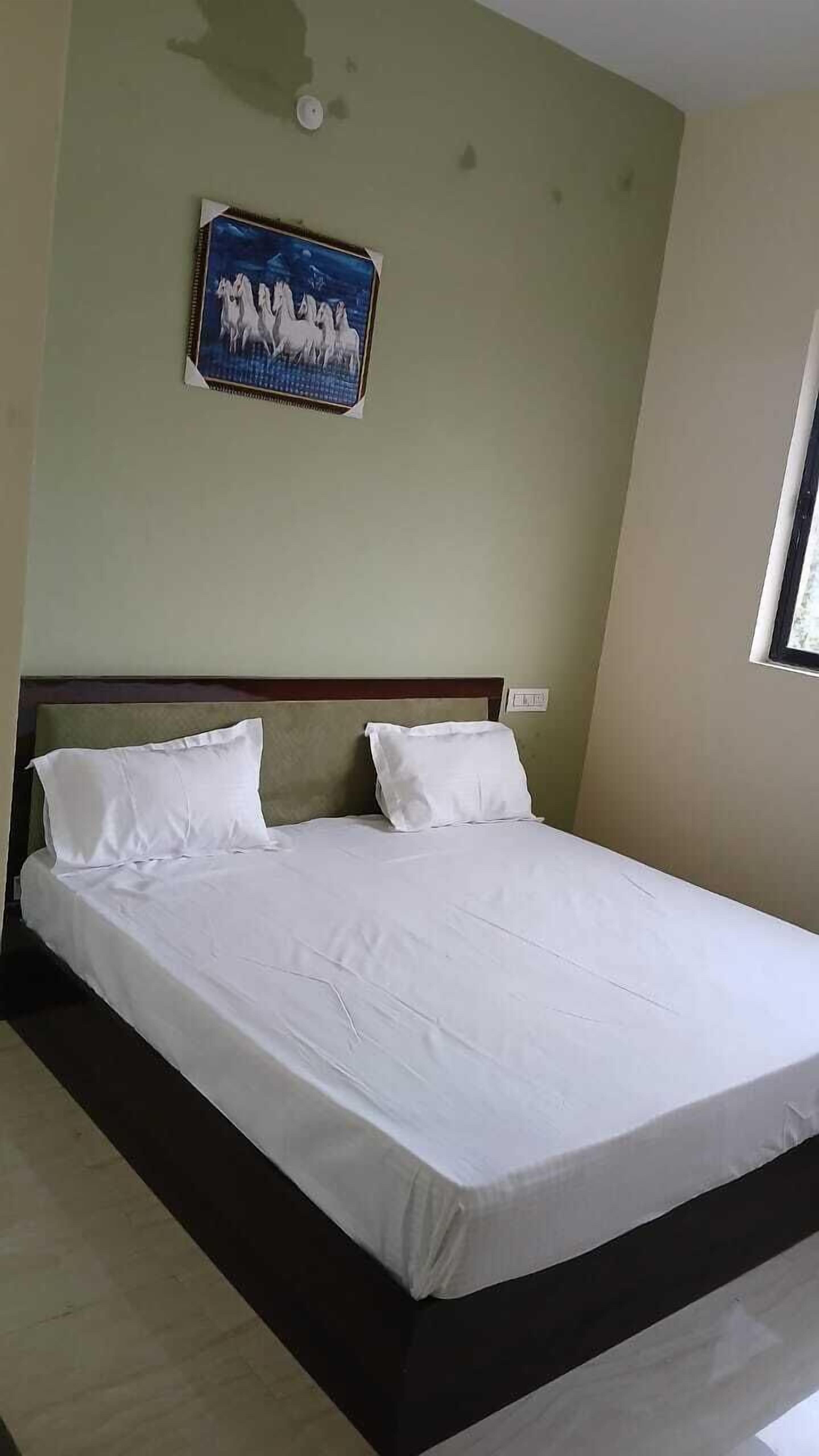Deluxe Room | Rollaway beds, free WiFi, bed sheets