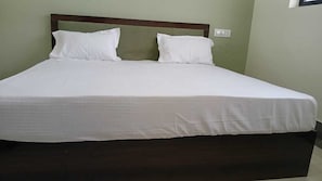 Deluxe Room | Rollaway beds, free WiFi, bed sheets