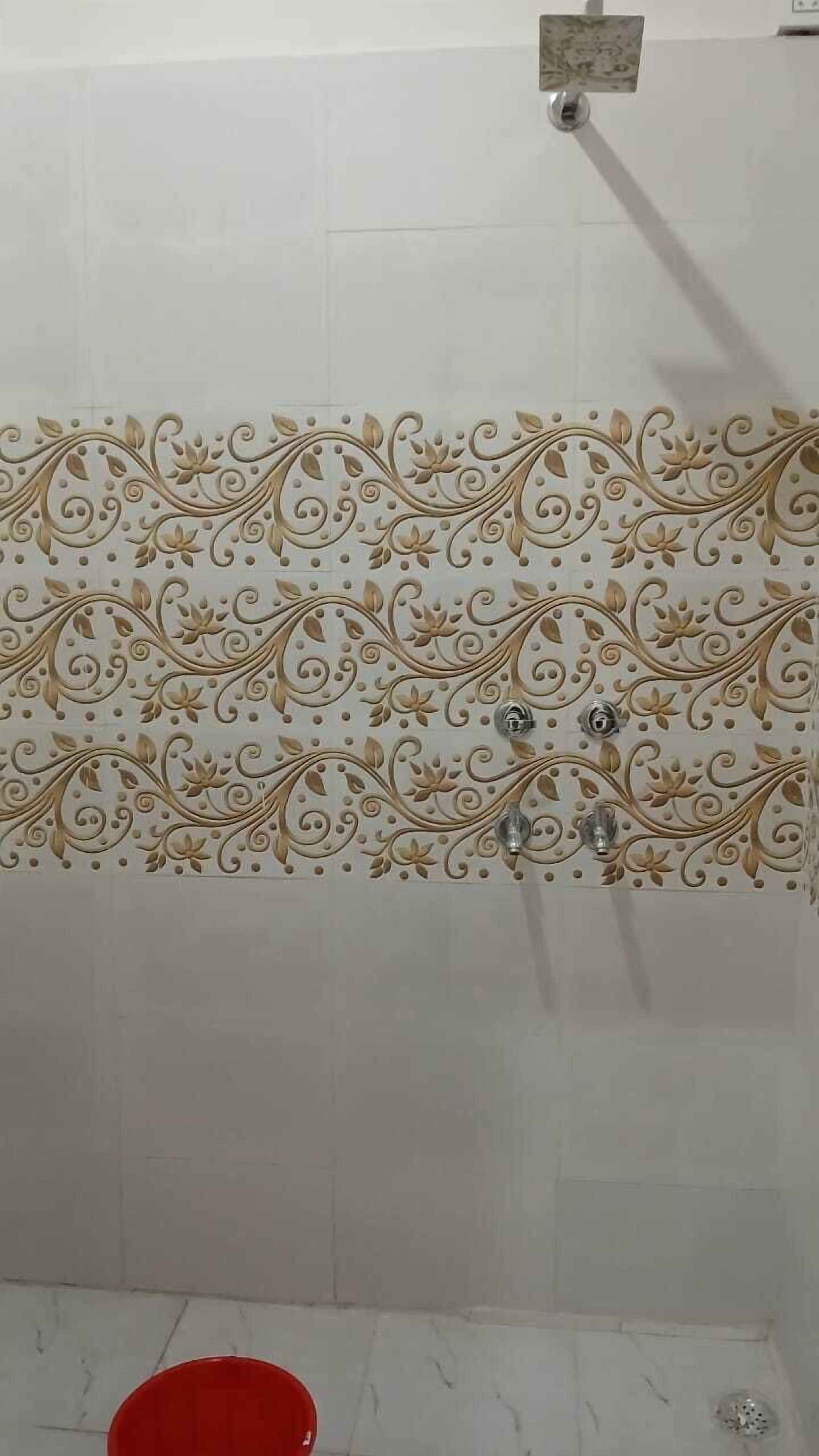 Deluxe Room | Bathroom | Shower, towels, soap, shampoo