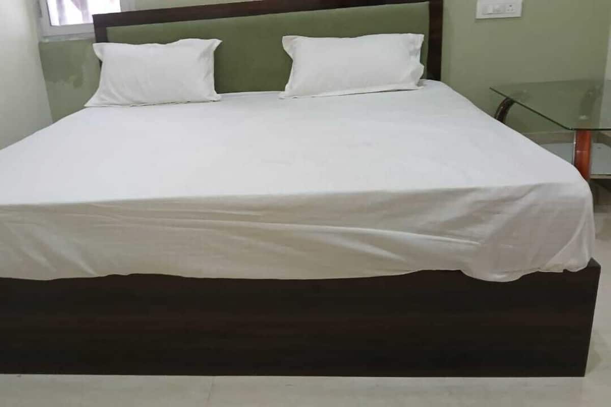 Deluxe Room | Rollaway beds, free WiFi, bed sheets