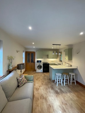 Apartamento família, varanda, vista para o jardim | Área de estar