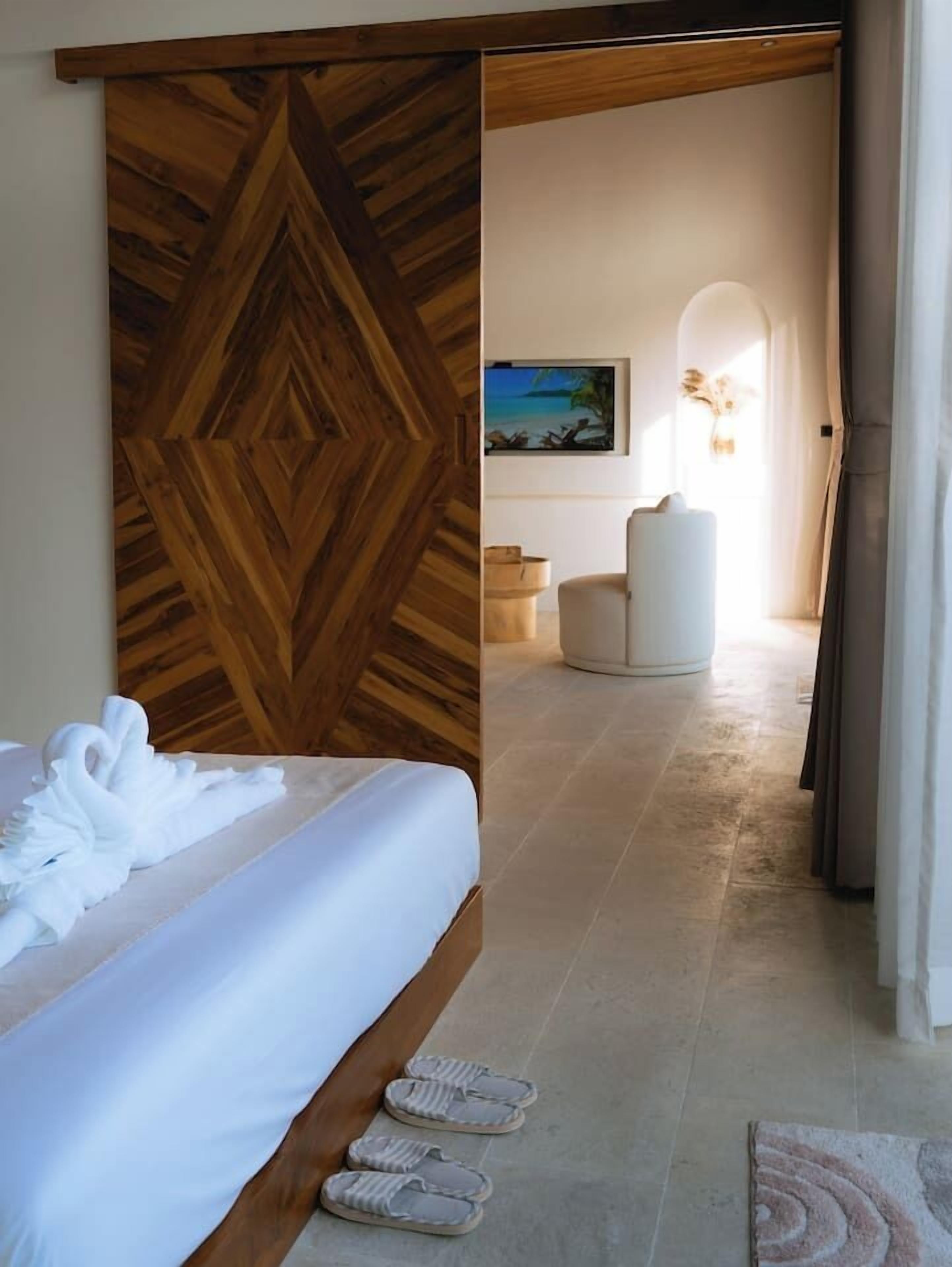 1 bedroom, desk, WiFi, bed sheets