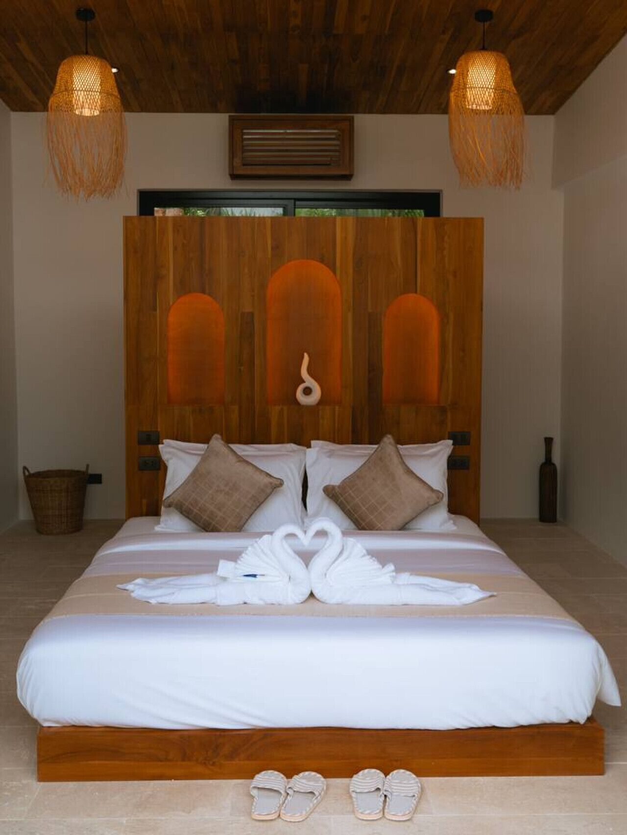 1 bedroom, desk, WiFi, bed sheets